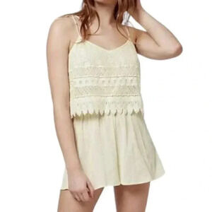 Topshop Romper Crochet Lace V-Neck Cream Ivory Size  8